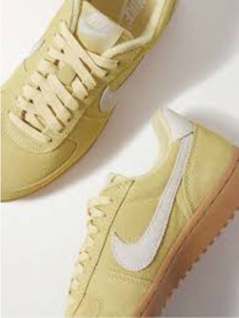 Nike Butter Yellow Low-Top Sneakers with White Swoosh 7.5 Field General